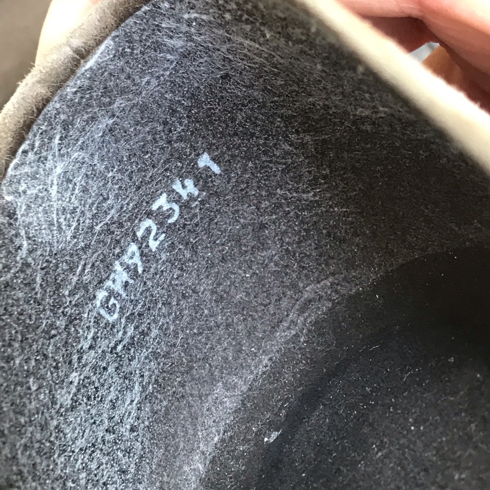 Stuart Weitzman Classic Suede Pump | Size 8.5 - image 8